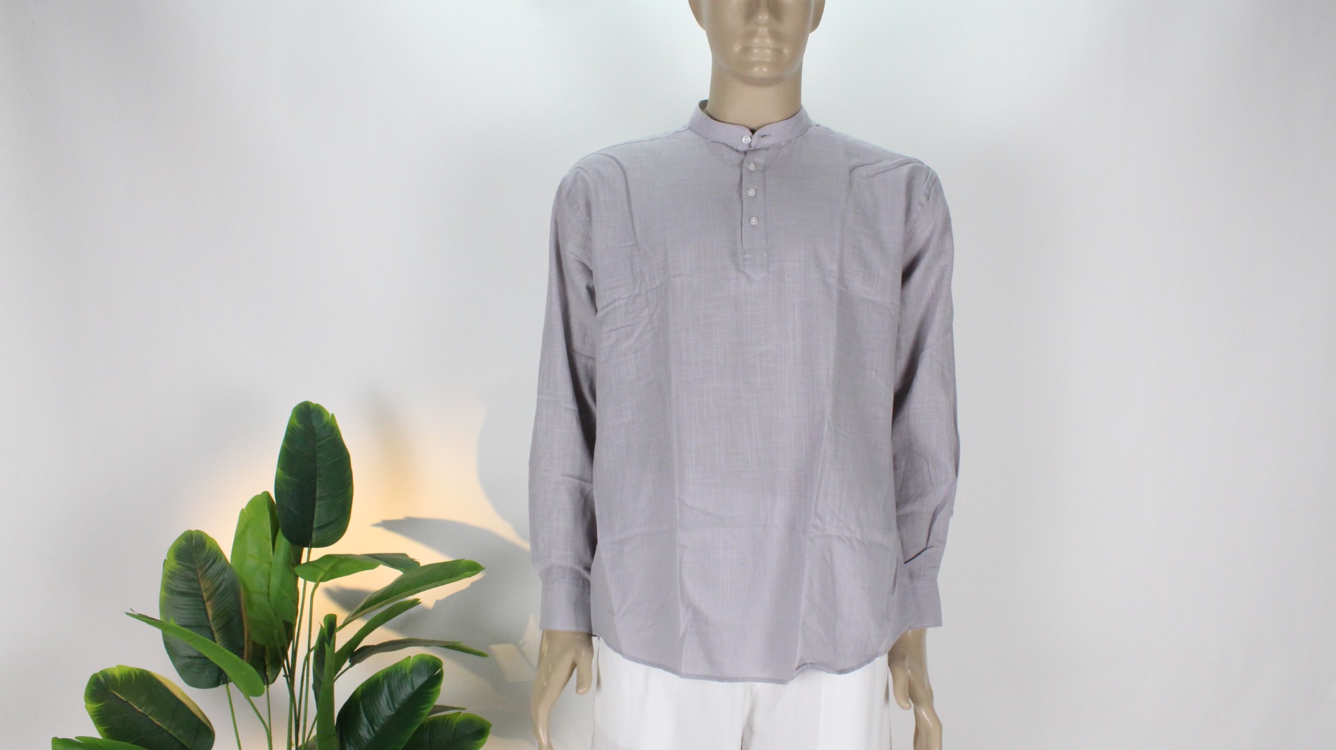 Gri Yarım Düğmeli Keten Gömlek – Nefes Alan Doğal Kumaş Rahat Kesim Erkek Gömleği
