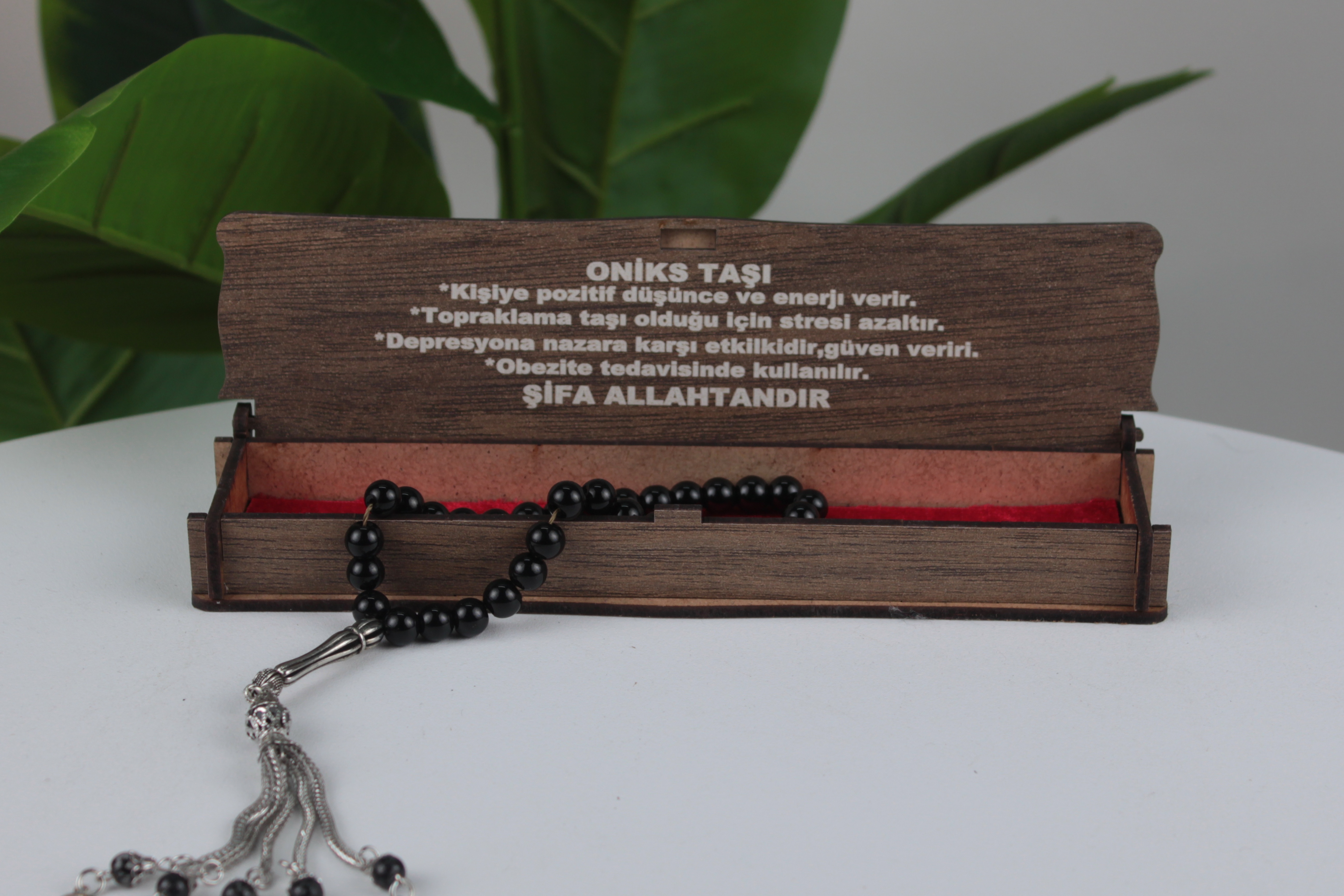 Oniks Taşı Özel Ahşap Kutulu Doğal Taş Tespih Serisi – Şifalı ve Estetik Koleksiyon