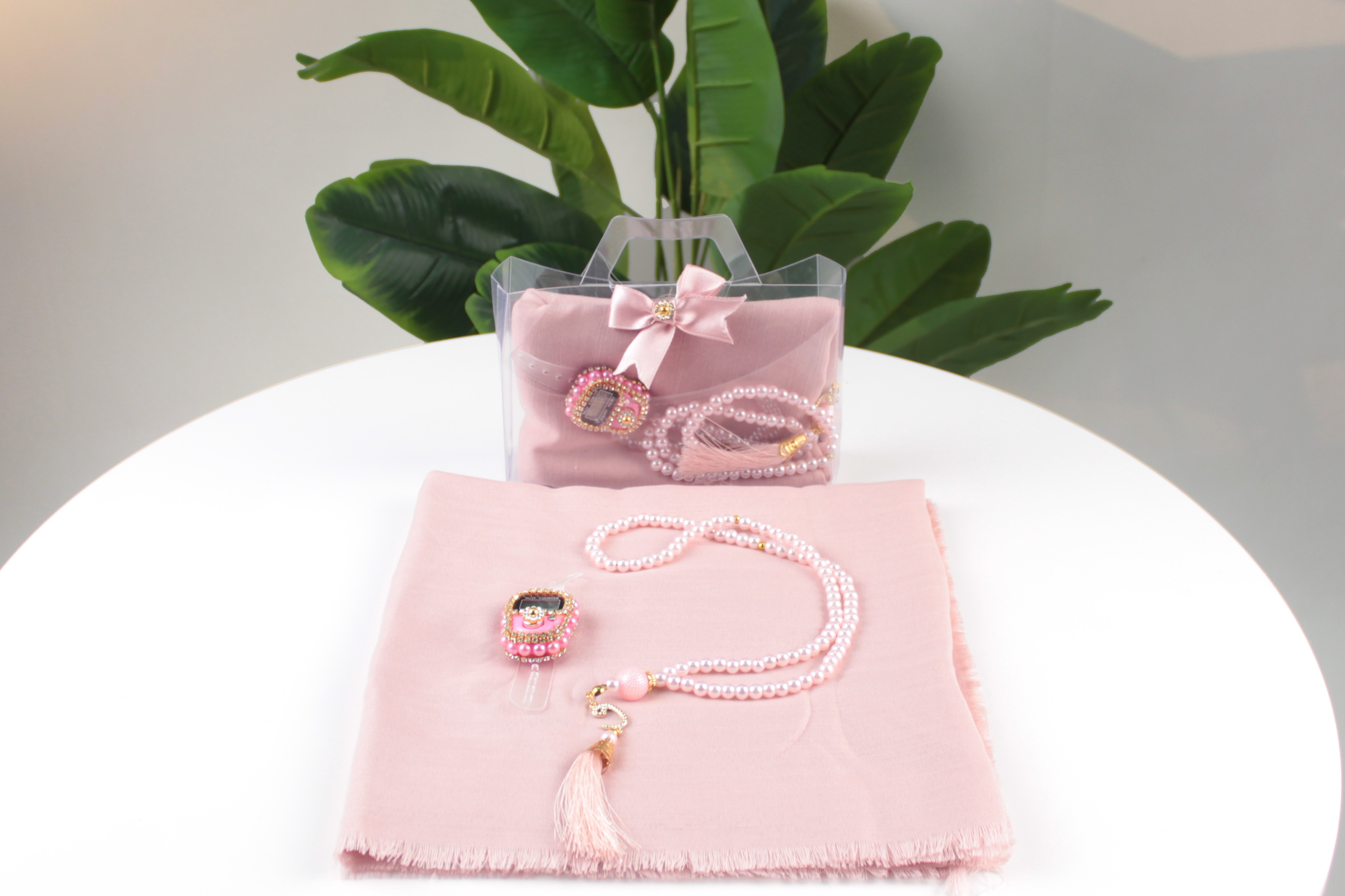 Pembe Yazmalı Üçlü İbadet Seti – Mevlüt, Hac ve Umre İçin Şık Hediyelik Set