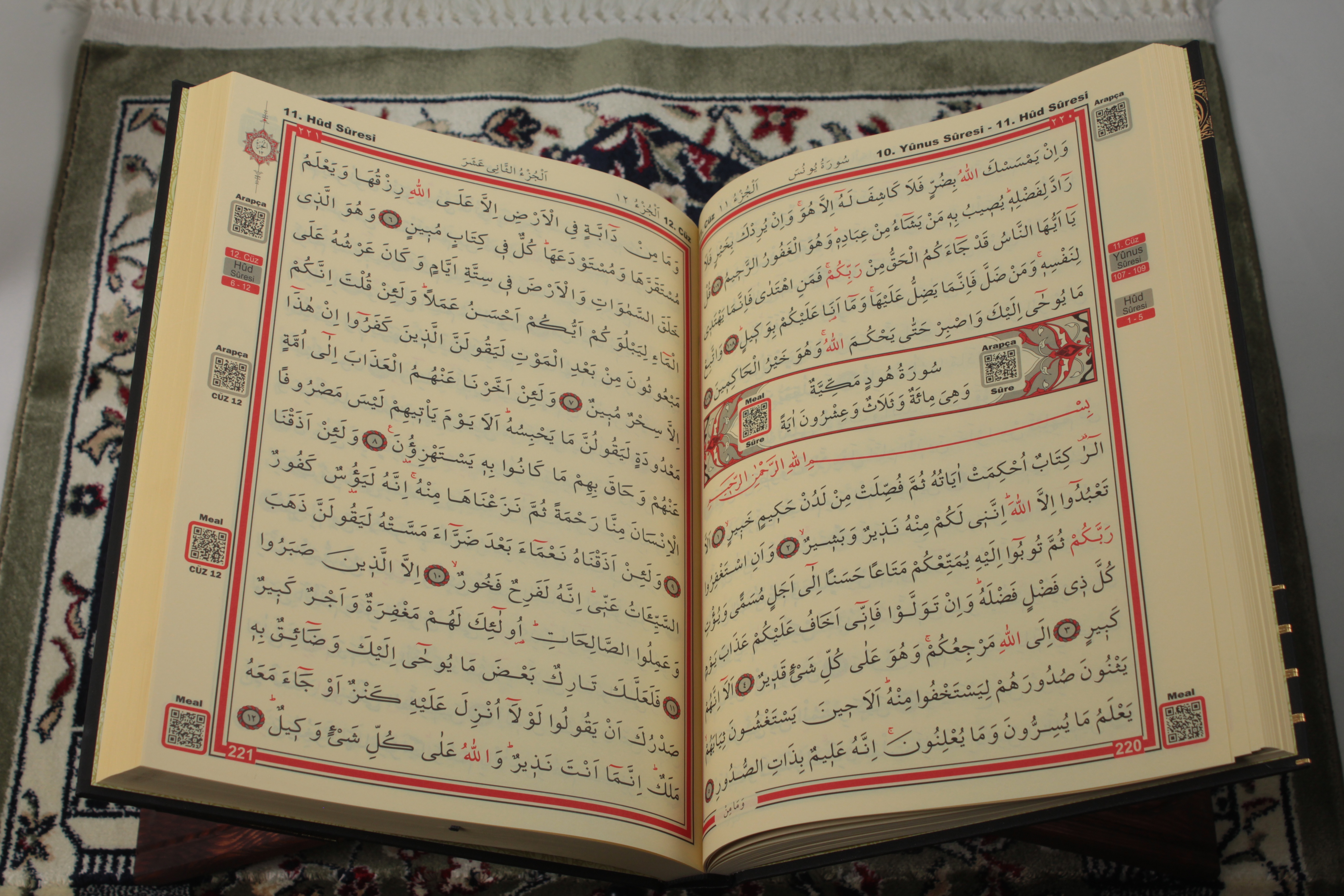 Siyah Cami Boy Kur'an-ı Kerim – Lüks Termoteri Ciltli, Bilgisayar Hatlı, Çok İri Puntolu ve Özel Kenar Yaldızlı Şerif