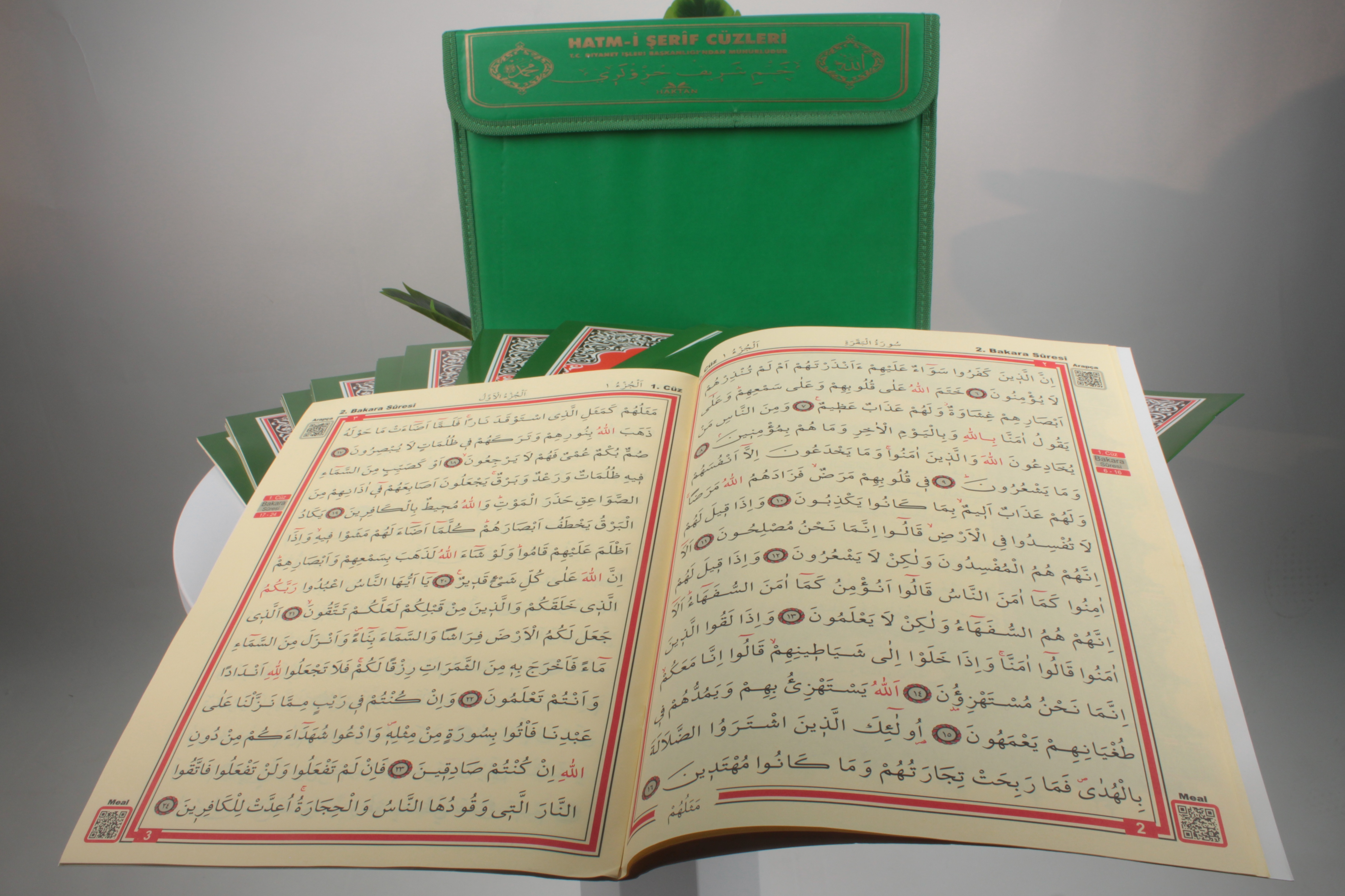 Yeşil Cami Boy Cüzlü Kur'an-ı Kerim Seti – 30 Cüz, Şamua Kağıt, Özel Çantalı ve Bilgisayar Hatlı Mukabele Seti