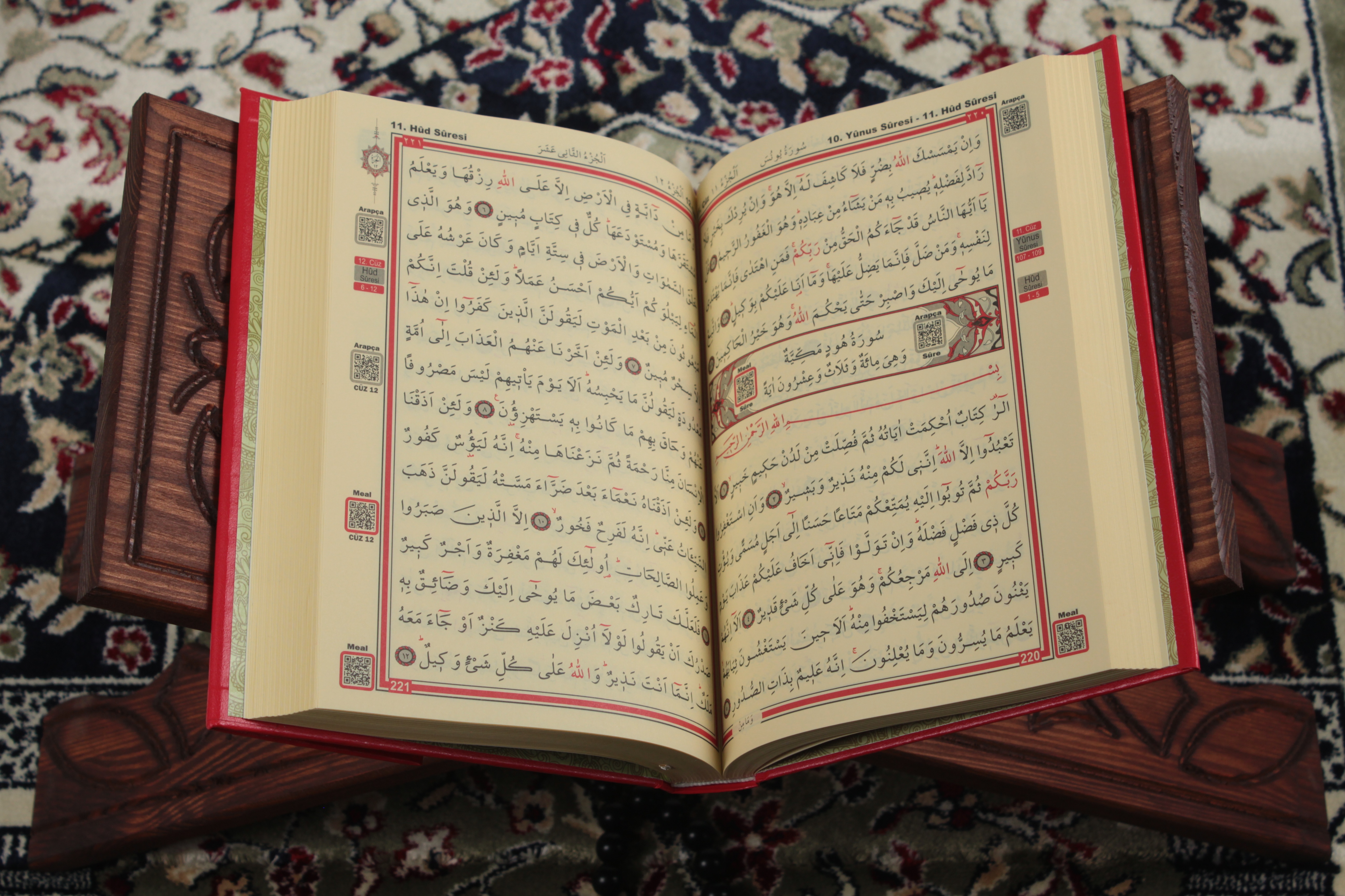 Kırmızı Orta Boy Kur'an-ı Kerim – Lüks Termoteri Ciltli, Bilgisayar Hatlı İbadet Rehberi